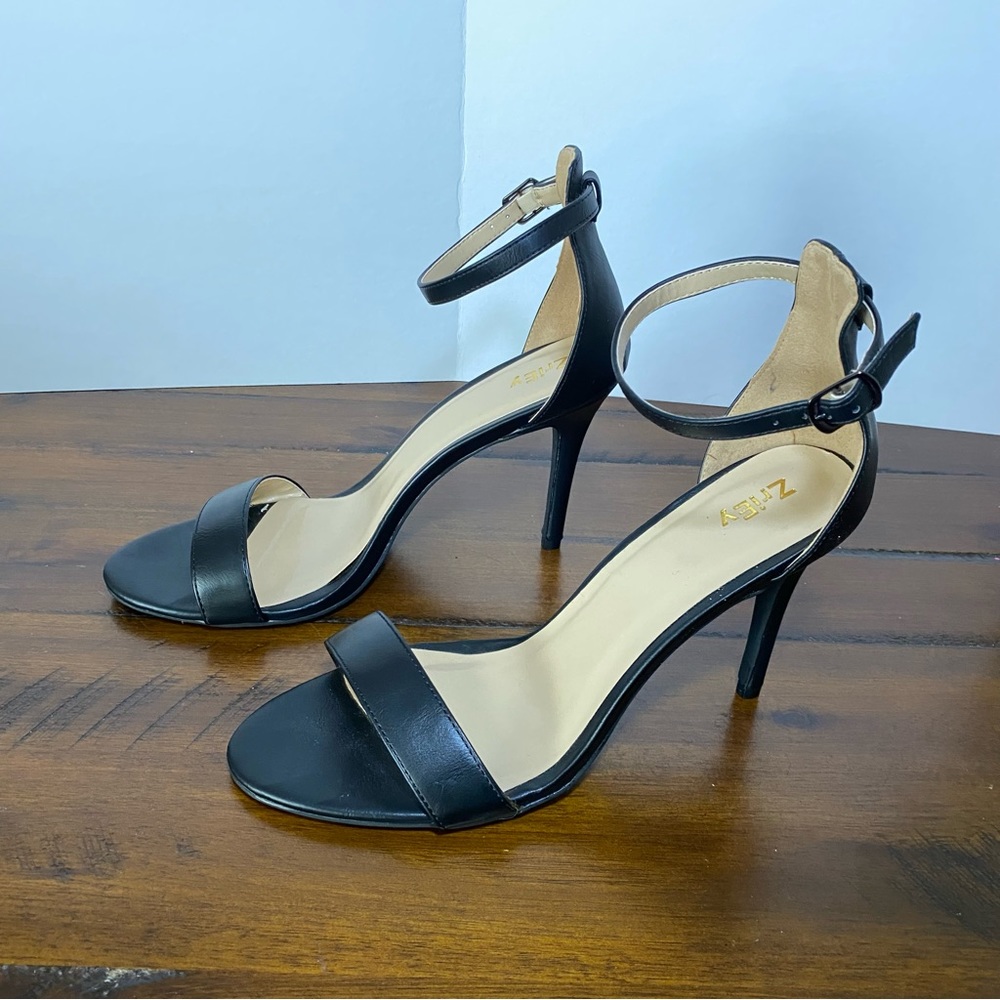 Zriey Black Ankle Strap High Heels
